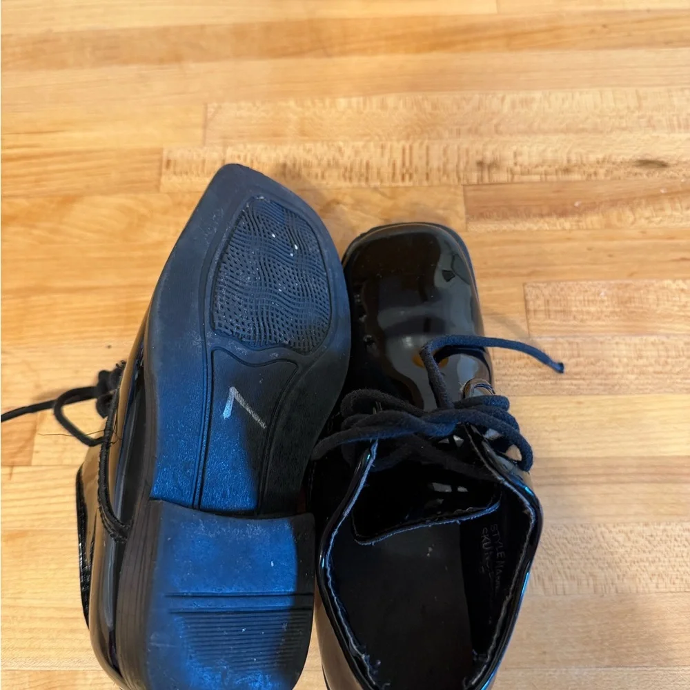 Classic Kid Black Patent Lace-Up Dress Shoes
